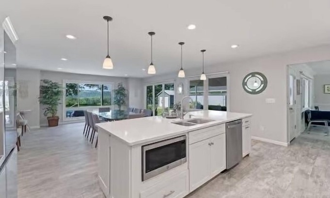 Anderson Township Casa | 15 min to downtown with inground pool & views of Ohio River & Belterra!