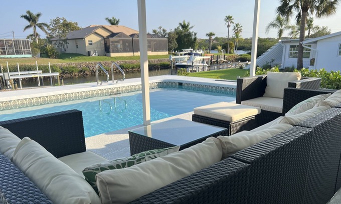 Osprey Casa | 15 mins from Beautiful Siesta Key Beach, Waterfront Home w/Private Pool