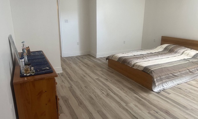 Willowdale Casa | 15 mins to Finch & Yong! Family-size unit.