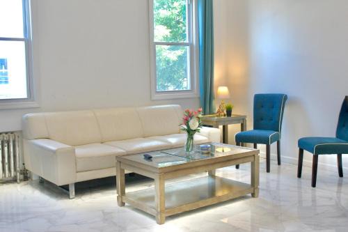 Queens Apartamento | 15 Minutes From Manhattan 2-Bedroom Apartment in LIC Astoria Queens