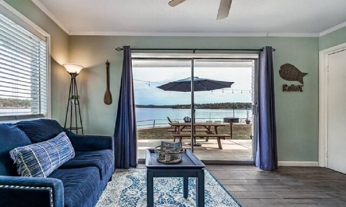 Hot Springs Hotel | #15 The Cove - Double Bed Room (pet-friendly)