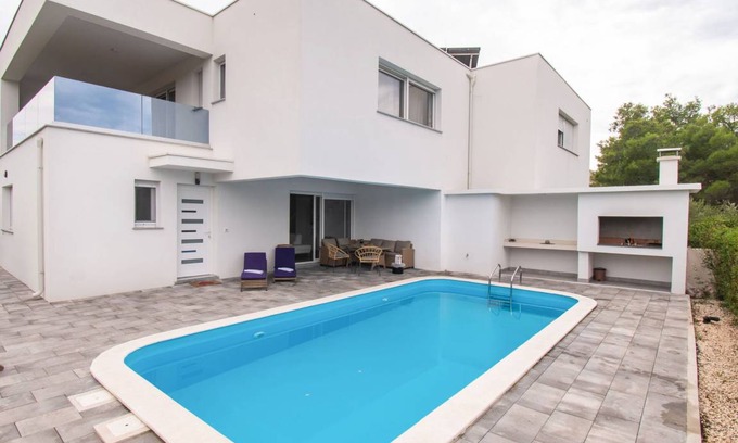 Srima Otro | 150 m² Alojamiento ∙ 4 habitaciones ∙ 8 huéspedes