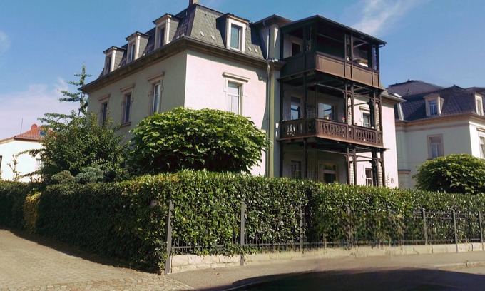 Laubegast Apartamento | 150 sqm in Dresden city villa from the Wilhelminian era.