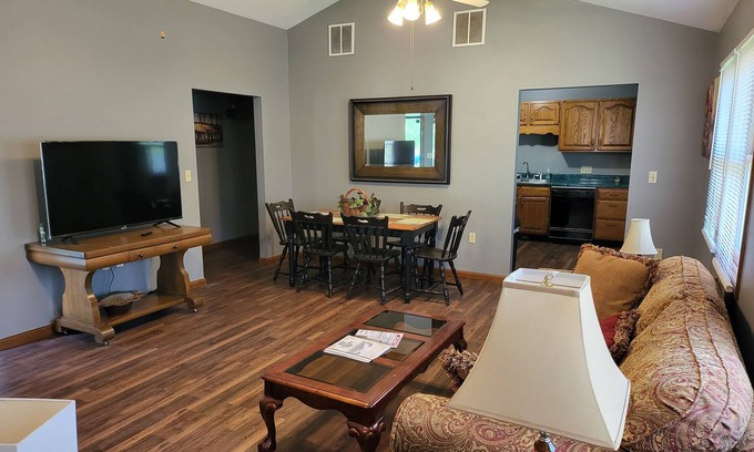 Olney Apartamento | 1500 Sq.ft. of Quaint Comfort in the heart of Olney close to downtown!