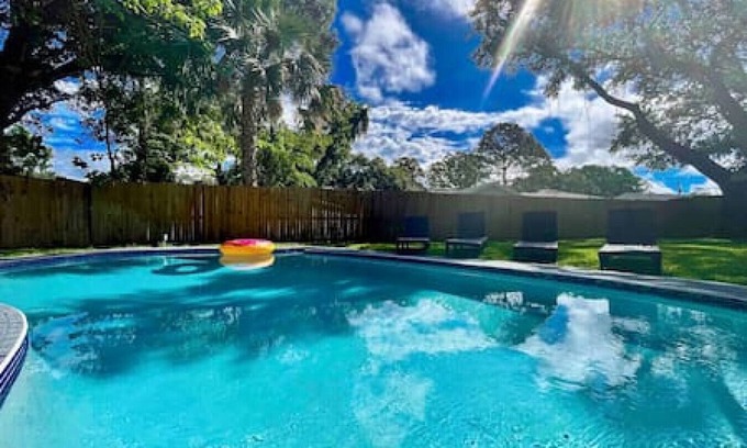 East Tampa Casa | 1504 E McBerry St · Beautiful 3BR Tampa Home W/ Pool AND Pool Table!