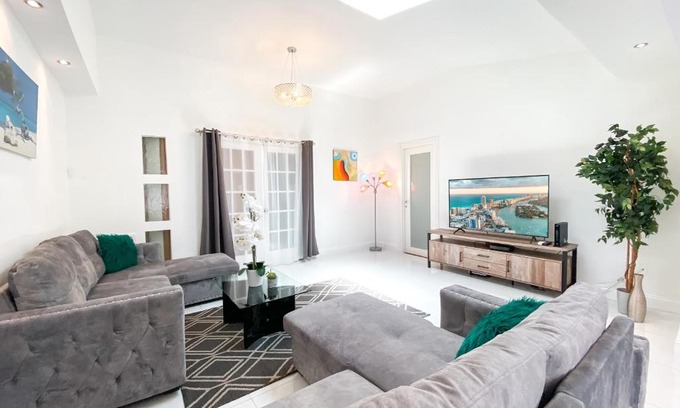 South Lake Casa | 1509 Astor of Hollywood