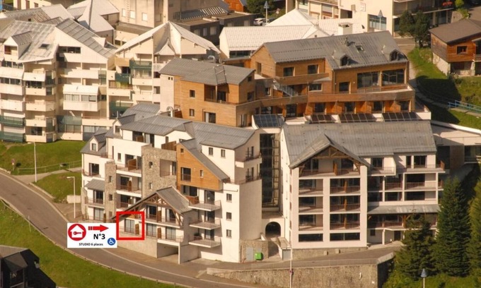 Eaux-Bonnes Apartamento | 80m del centro estación, 1.o piso, vista pistas, piscina, balcón, tv, local para esquís, 58m²