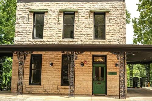 Eureka Springs Historic District Casa | 151 Spring Downtown Eureka Springs Suite A