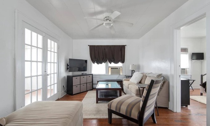 Old Southeast Casa | 158 1/2 D-Coastal Old SE Upstairs 2 Bedroom