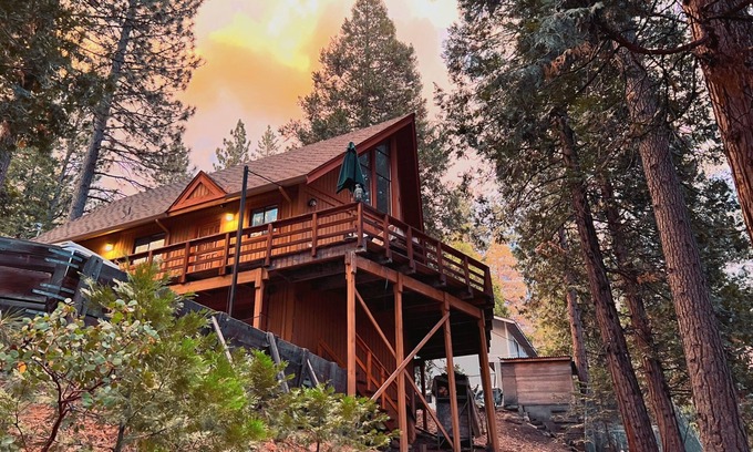 Cold Springs Cabina | <15min to Dodge Ridge. Cozy cabin with game room, fire pit and wifi!