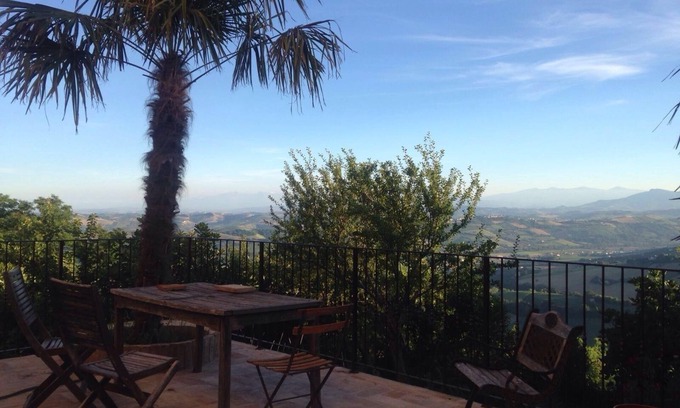 Monterubbiano Casa | 15th cent house centro storico of charming hilltown fabulous view