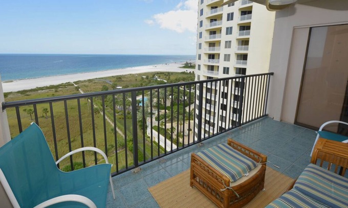 Sand Key Condominio | Piso 15 Belleza en Sand Key! 2 habitaciones, 2 baños, capacidad para 4 personas 30 días mínimo.