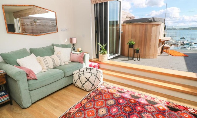 Mylor Churchtown Casa | 16 Arwenack Street