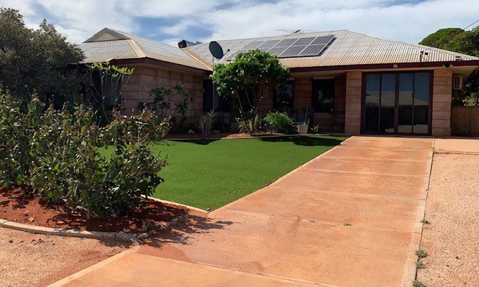 Exmouth Casa | 16 Hall Street - Neat and tidy family home