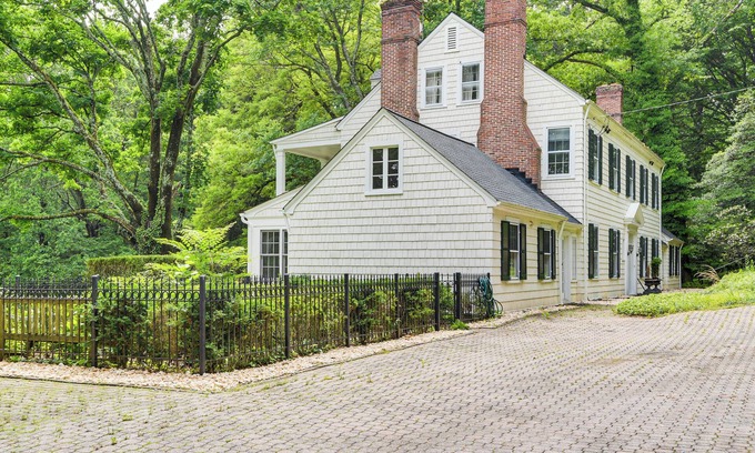 Owings Mills Casa | 16 Mi to Baltimore: Spacious Home in Owings Mills!