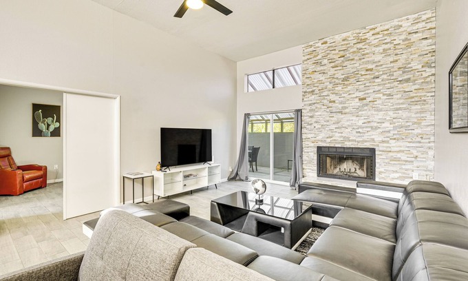 Paradise Valley Village Casa | 16 Mi to Dtwn Phoenix: Home w/ Patio & Fireplace!