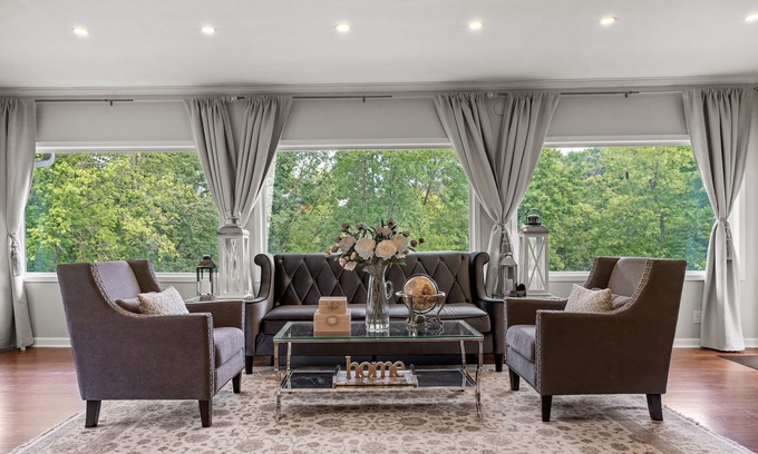 Wayzata Casa | 16+Wayzata home! Central, Comfortable, Peaceful.