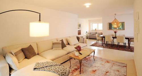 Freilassing Apartamento | 160qm Wohnung mit Balkon nahe Salzburg - Freilassing 2 Schlafzimmer, 2 Bäder
