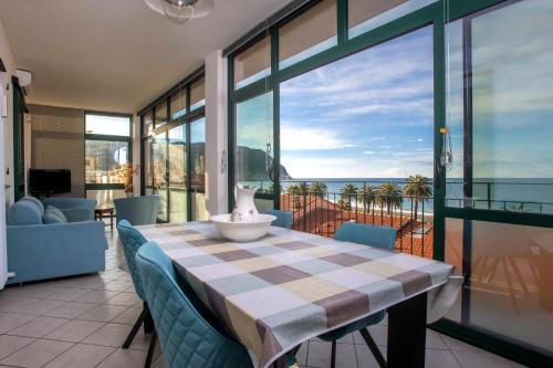 Riva Trigoso Casa | 162 - La Veranda Sull'Acqua, Fronte e Vista Mare Riva Trigoso, POSTO AUTO PRIVATO