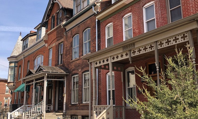 Downtown Dubuque Casa | 166 casa de la calle Bluff