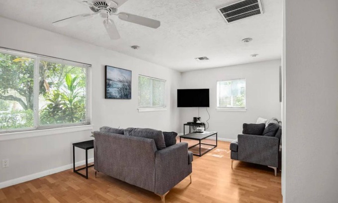 Old Southeast Casa | 166 Coastal Old SE 2 Bedrooms 2.5 Bathrooms