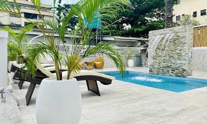 Ofin Hotel | 1677 Mayfair Apartment