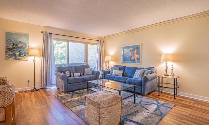 South Beach Casa | 1686 Bluff Villas Renovated Sleeps 8 Walk to Salty Dog Sea Pines