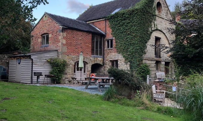 Dalbury Lees Casa | 16th Century water mill, a perfect place for meeting up with friends and family.