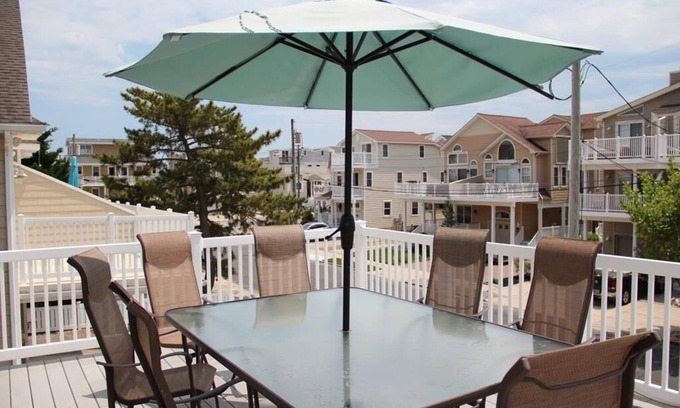 Dennisville Condominio | 17 65th Street, Unit:East