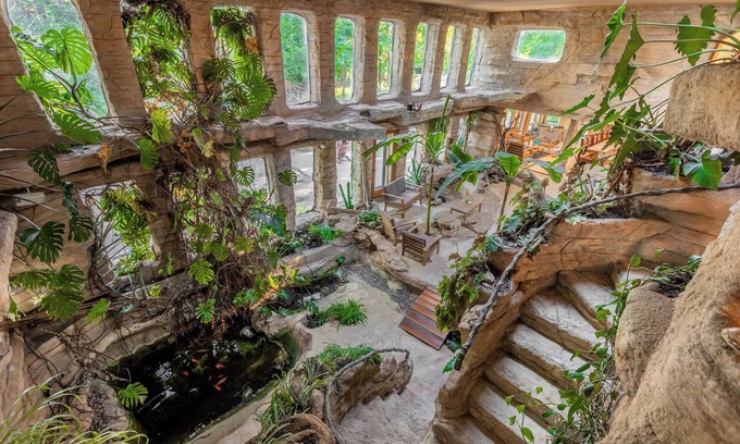 Waukesha Casa | 17-acre Private Oasis estate with, an indoor pool, and private lake, sleeps 16
