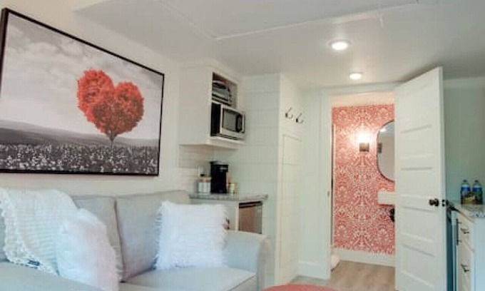 Groveoak Casa | #17 Heartthrob Tiny Cottage