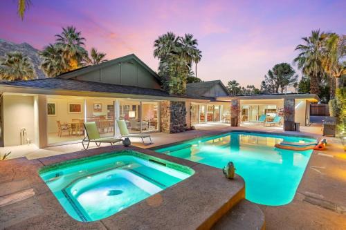 Vista Las Palmas Casa | 17 Palms