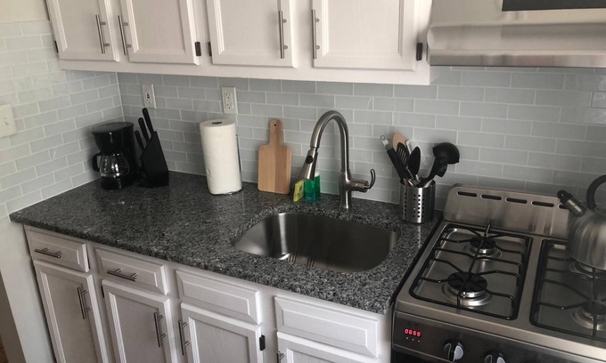Industry Apartamento | 1703 5B · Apto de 2 camas / 20 minutos a NYC-Parking Avail.