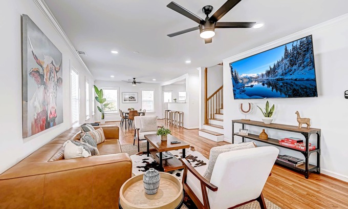 Hyde Park Apartamento | 1712 Fairview 2KING/2BA Top Apt Duplex Pets Ok! 10 FURNISED APARTMENTS ON-SITE