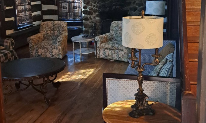 Gettysburg Casa | 1798 historic log cabin and 3 acres in Gettysburg you can rent privately.