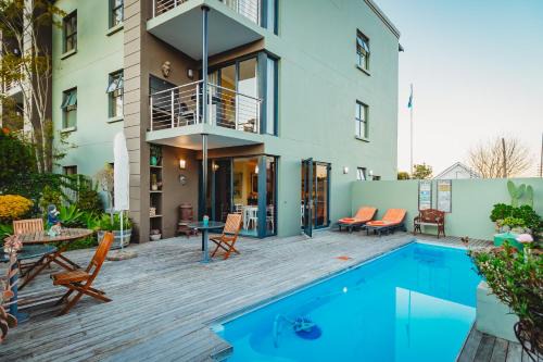 George Hotel | 17onWellington Apartments