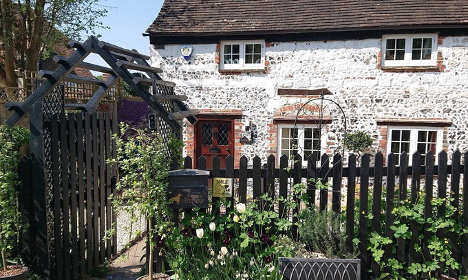 Medmenham Cabaña | 17th Century 2-Bed, Sleeps 4, Free Parking