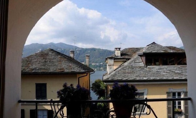 Orta San Giulio Casa | Edificio del siglo 17 en el centro histórico del lago de Orta