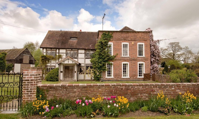 Eardisland Casa | Grado II en la casa señorial del siglo XVII en el pueblo de Herefordshire