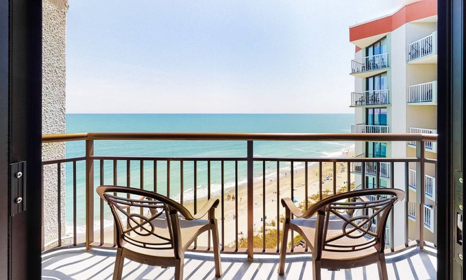 Myrtle Beach Apartamento | 17th-floor ocean-view studio with AC, pool, hot tub & WiFi - snowbird-friendly