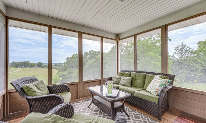 Omaha Casa | 18 Mi to Table Rock Lake: Pet-Friendly Ozark Home!