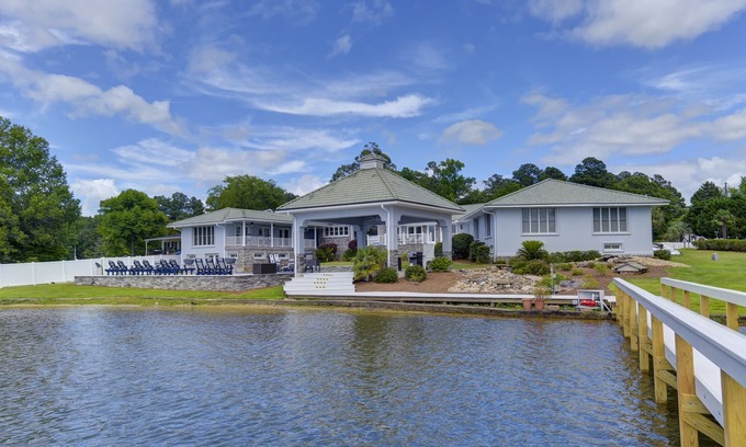 Lake Murray of Richland Casa | 18 SANDALS is a luxurious Lake Murray getaway with optional boat rental