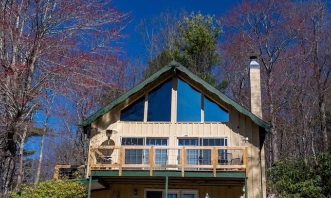 Dan River Cabina | "18 Seasons" Seconds to Blue Ridge Parkway, & Mabry Mill. Game room w/Bar