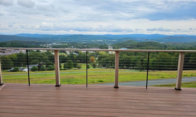 White River Junction Casa | 180-degree panoramic views of Vermont's mountains from the living room and Deck