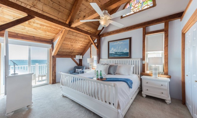 Nahant Casa | 180 Degree Panoramic Views! Holiday near BOS and Salem