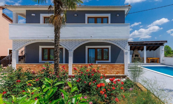 Rezanci Otro | 180 m² Alojamiento ∙ 4 habitaciones ∙ 8 huéspedes