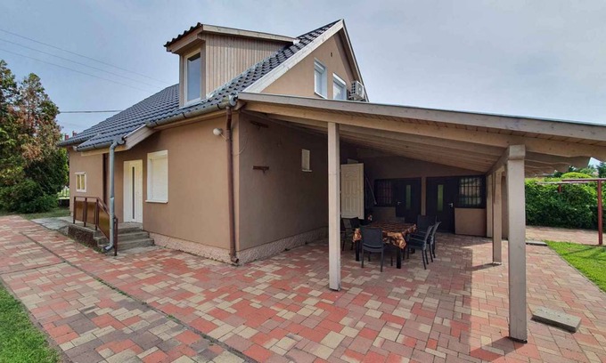 Balatonlelle Casa | 180 m² Casa ∙ 5 habitaciones ∙ 14 huéspedes