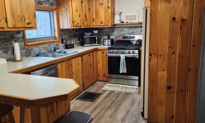 Trumansburg Casa | 1800's Rustic Farmhouse close to wineries, and National Forest. Pet-Friendly!