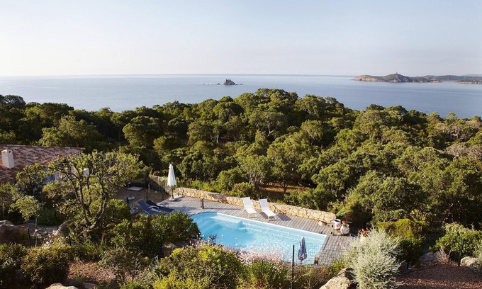 Pinarellu Villa | VISTA DE 180 ° EN LA BAHÍA DE PINARELLO PISCINA CLIMATIZADA ACCESO PRIVADO CRÍTICA 5-7 DORMITORIOS