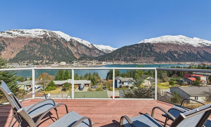 West Juneau Casa | 180° Views | 3BR w/ Deck, Mountains & Cruise Ships